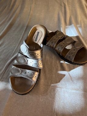 Clarks Metallic triple strap sandals